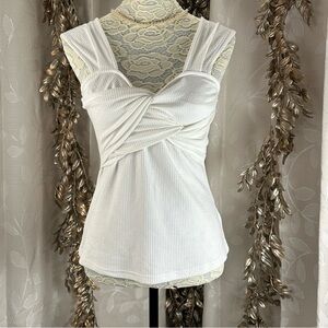 Listicle Women’s M white Ribbed Twist Front Sleeveless Top Medium‎